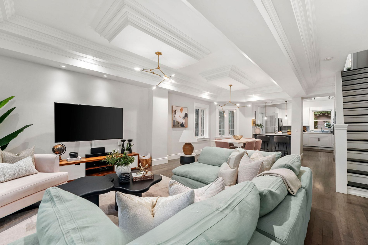 Elevate your Toronto Sale – stylishly staged living and dining room transformation
