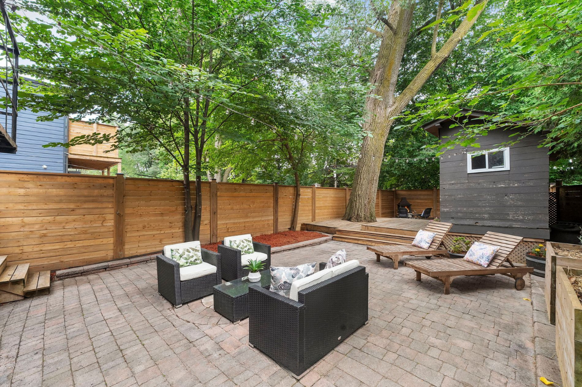 Elevate your Toronto Sale – backyard staging with inviting outdoor setup