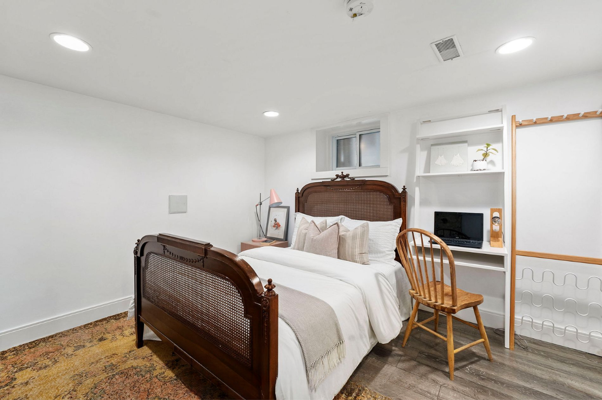 Elevate your Toronto Sale – refreshed bedroom staging with warm tones